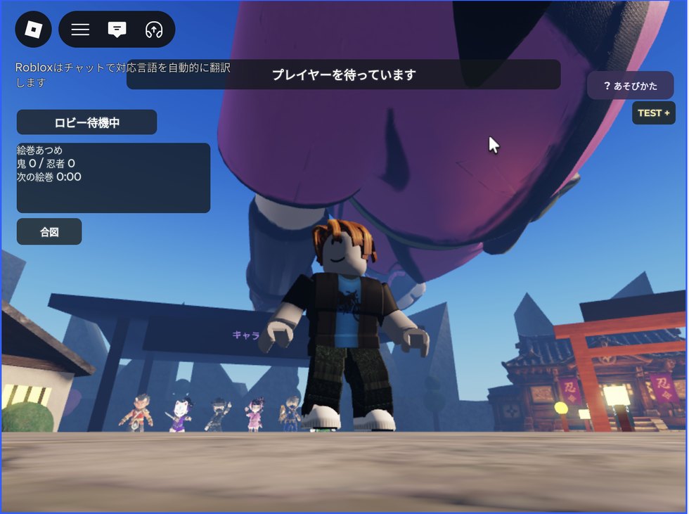 制作中のRobloxゲームで巨大キャラクターをテストしている画面